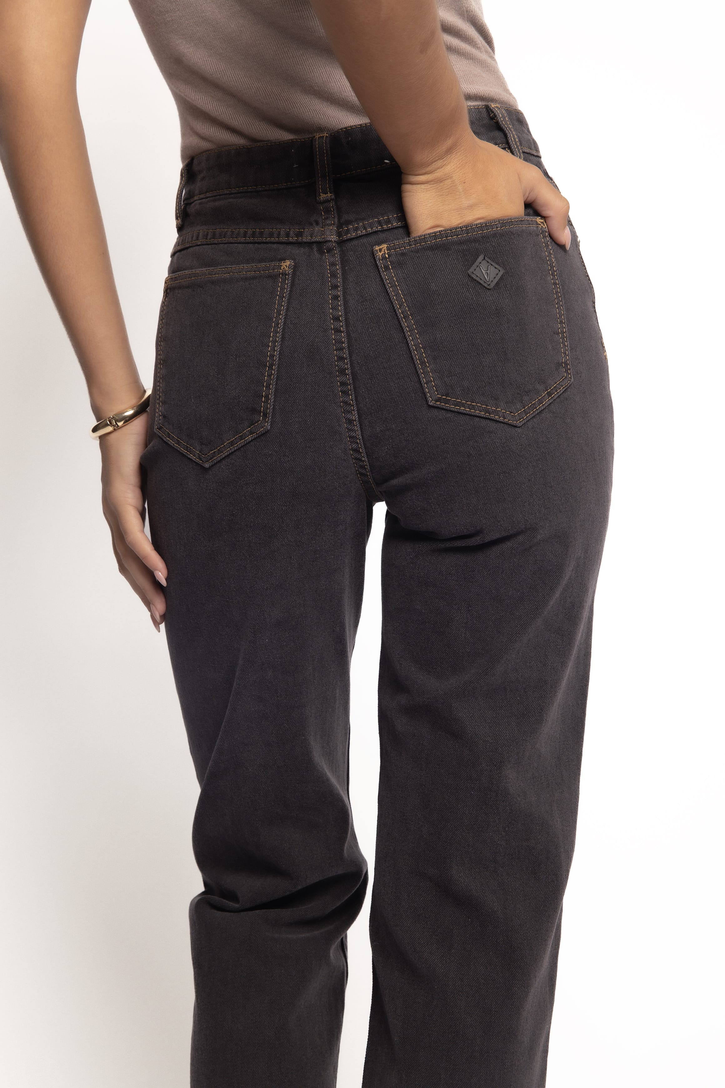 Abrand 94 High Straight Jeans - Cara Washed Black - Image 5