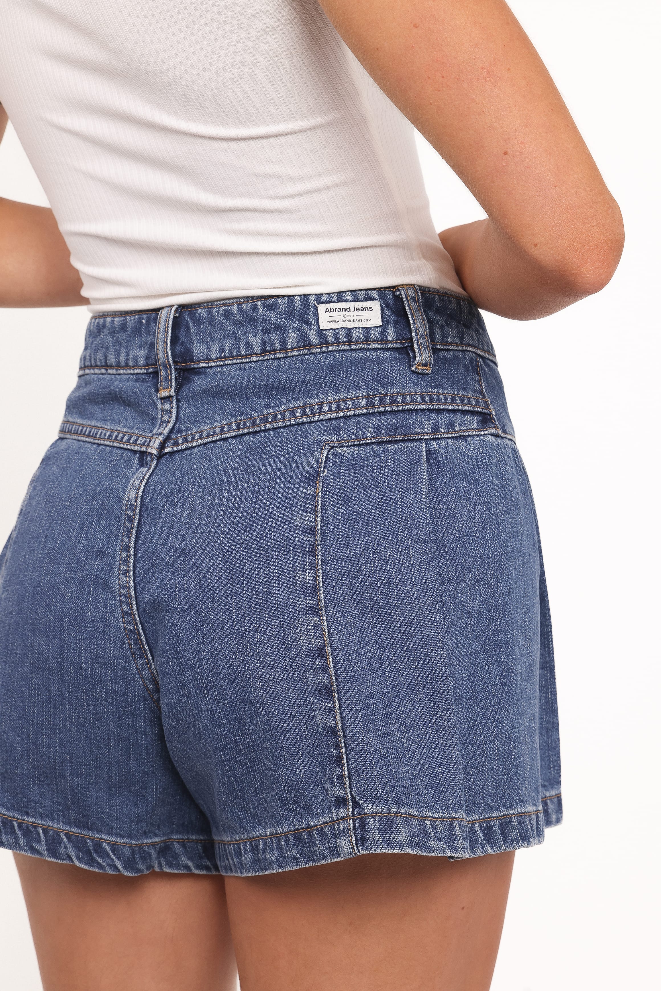 Abrand 94 Pleated Short - Bella - Image 5