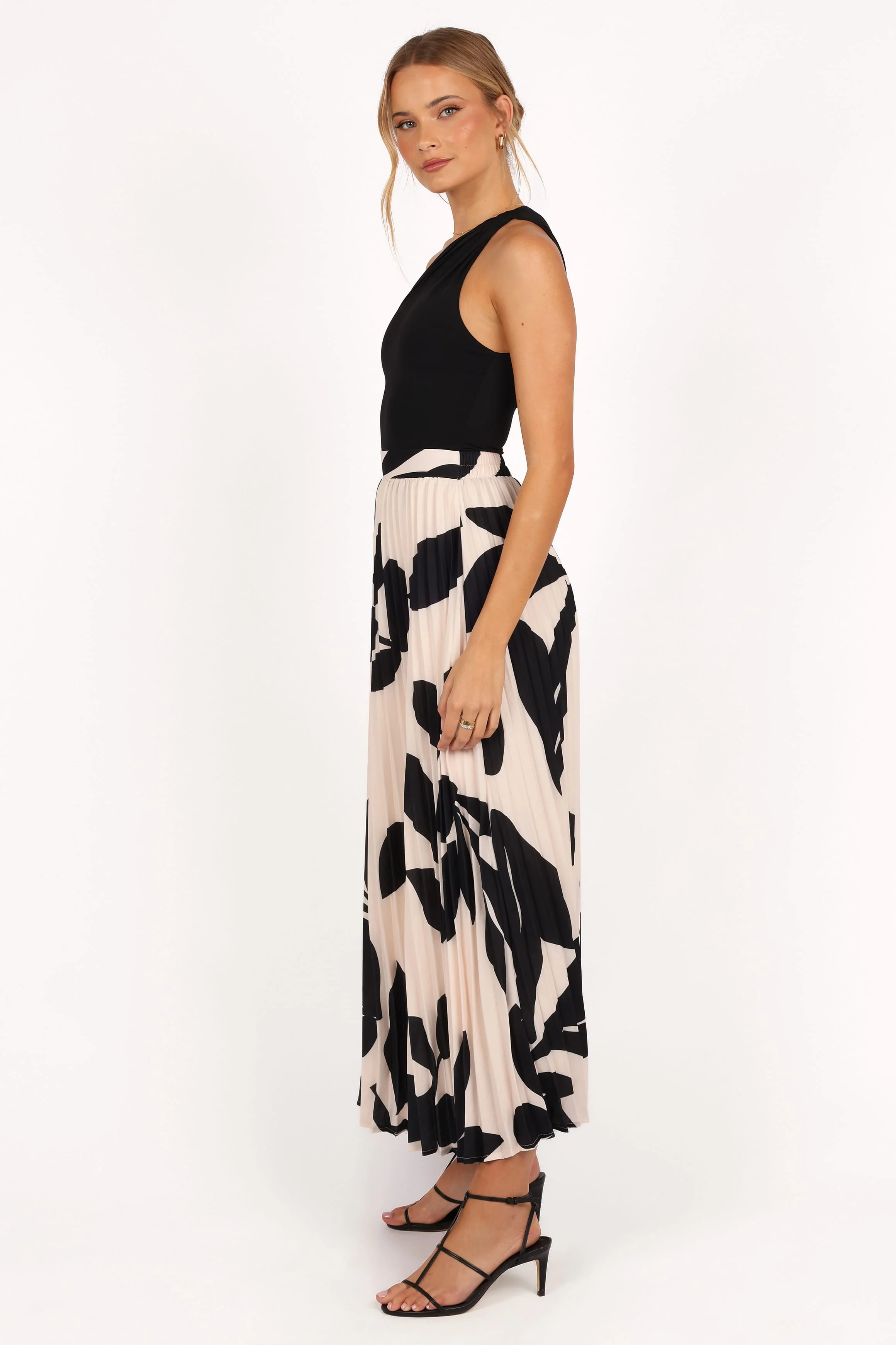 Aurora Pleated Maxi Skirt - Cream Black Floral - Image 3