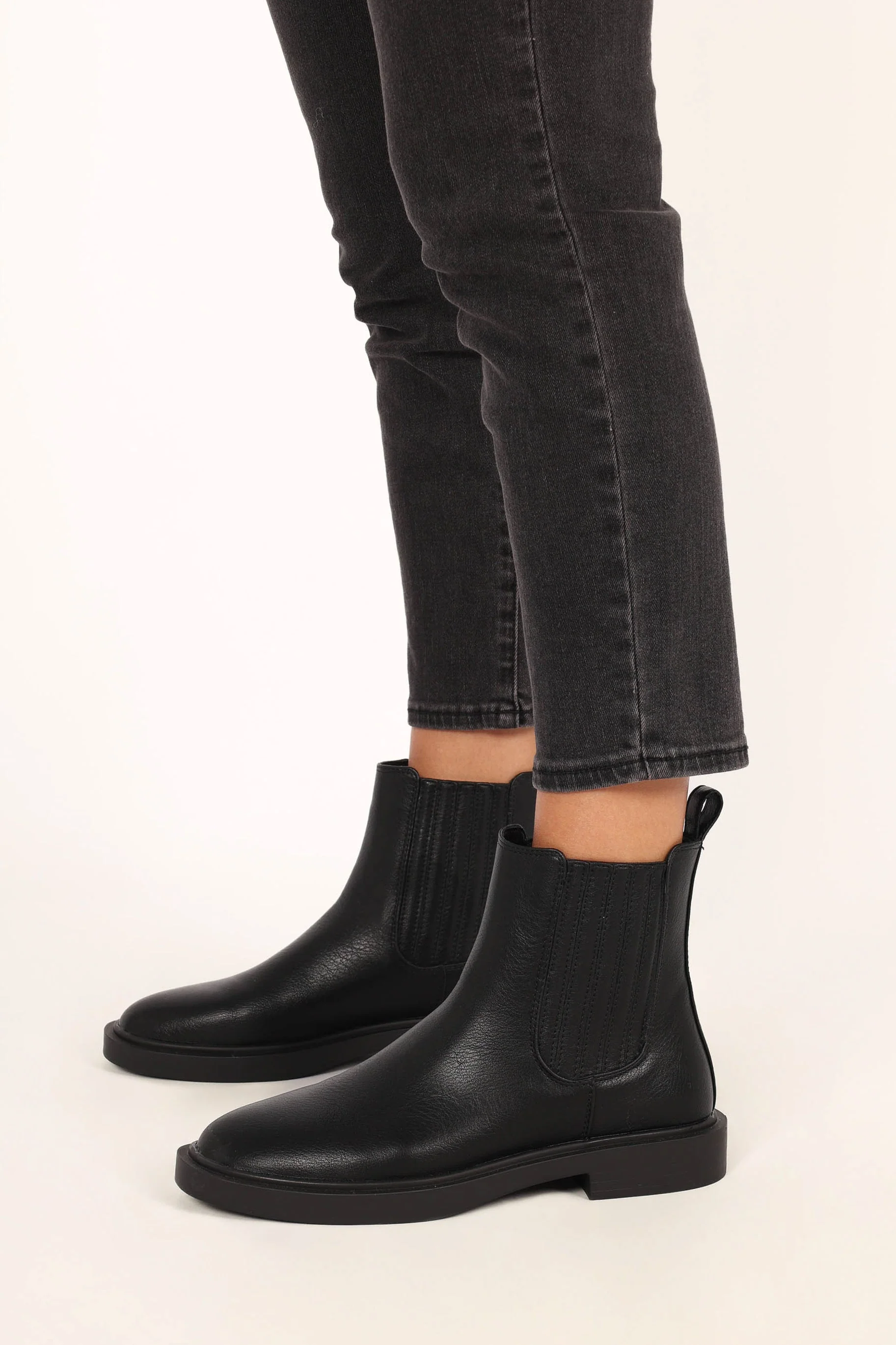 Hasting Ankle Boot - Black - Image 4