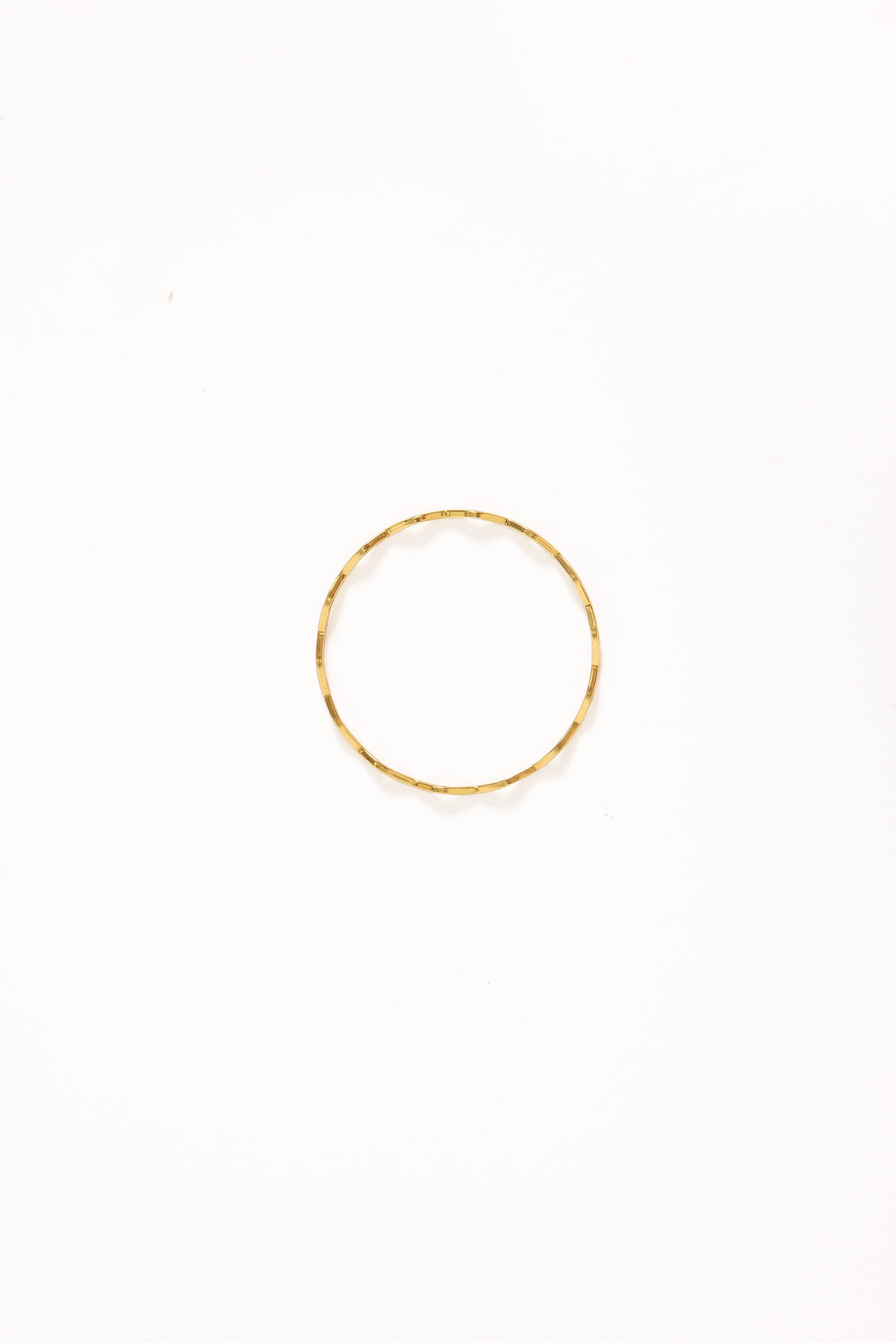 Layla Wave Bangle - Gold - Image 3