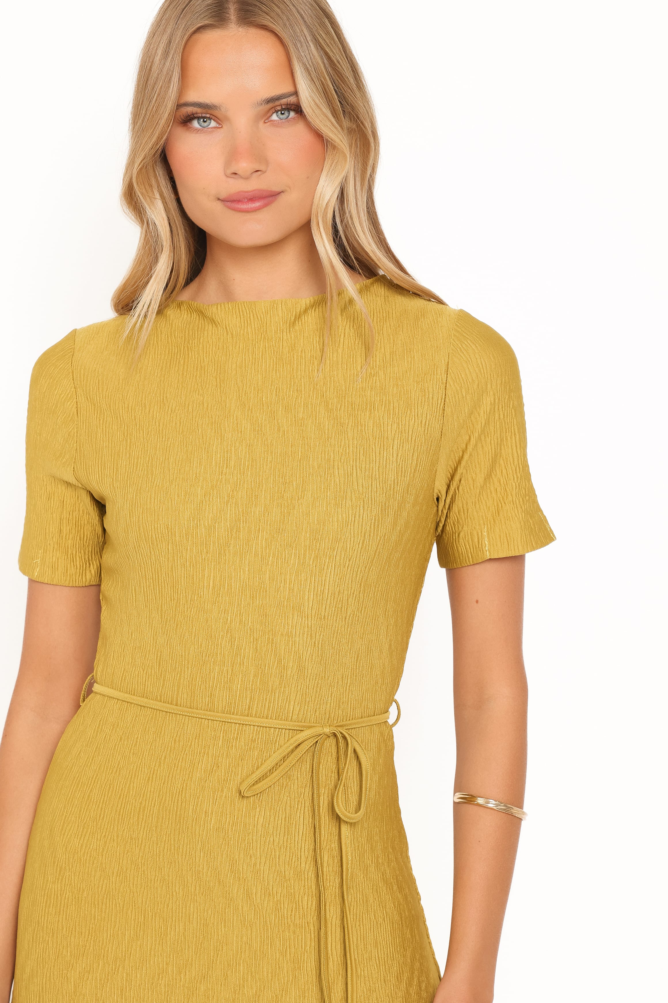 Samantha Plisse Maxi Dress - Burnished Gold - Image 3