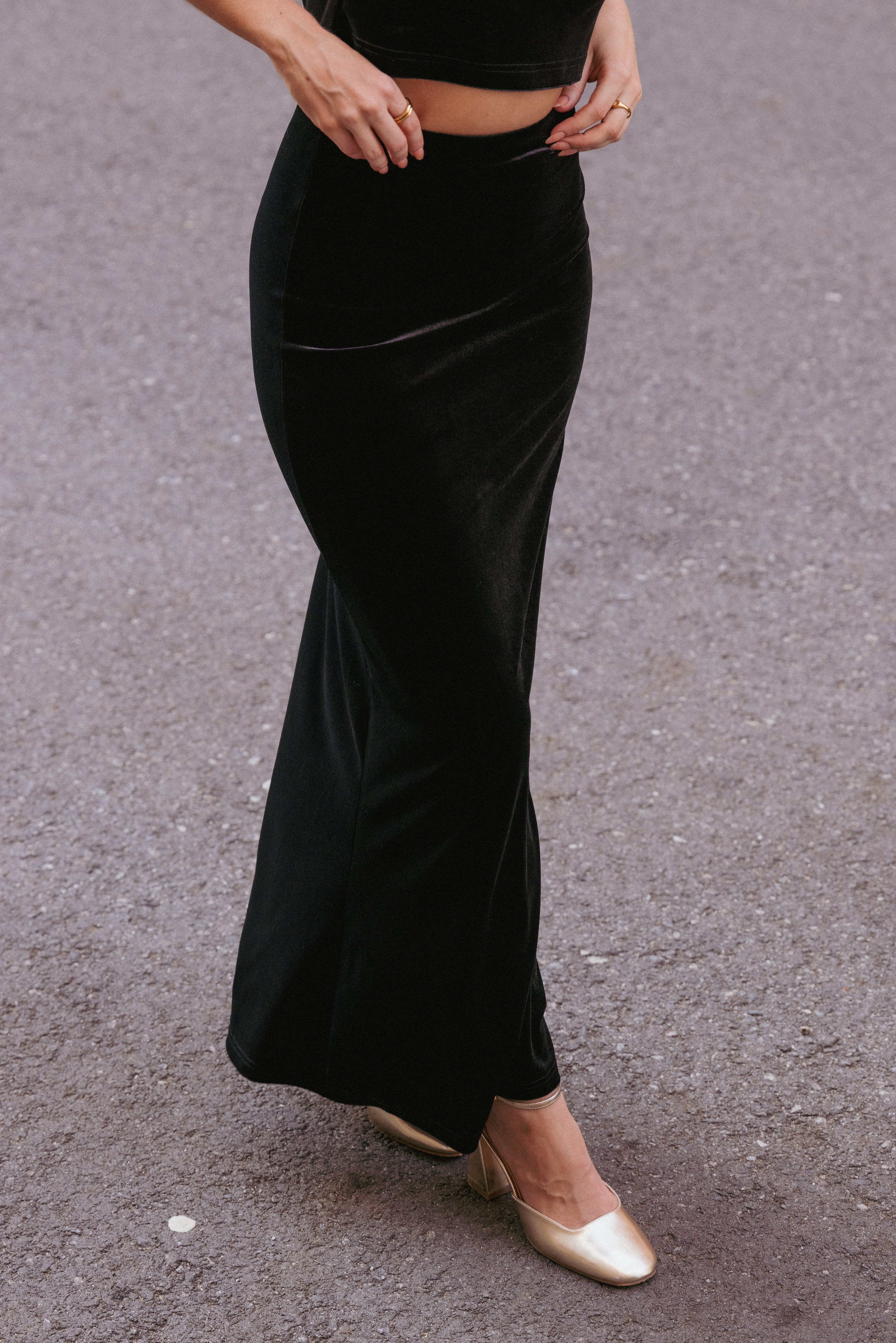 Velman Velvet Maxi Skirt - Black - Image 8